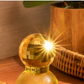 בודקת בושם לדוגמא של Sol de Janeiro Brazilian Crush Cheirosa 62 Eau De Parfum